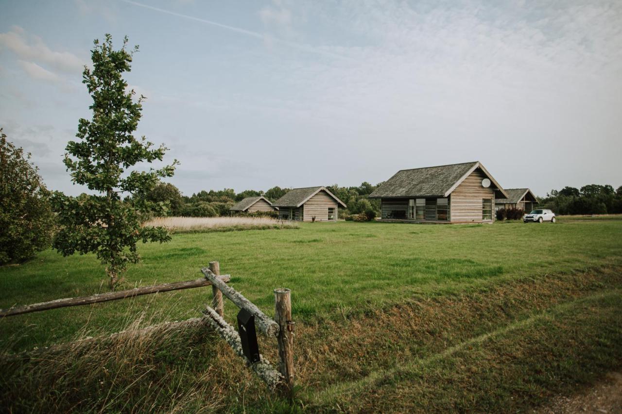 Durbes Atvari - Brivdienu Majas Ar Saunu Exterior foto